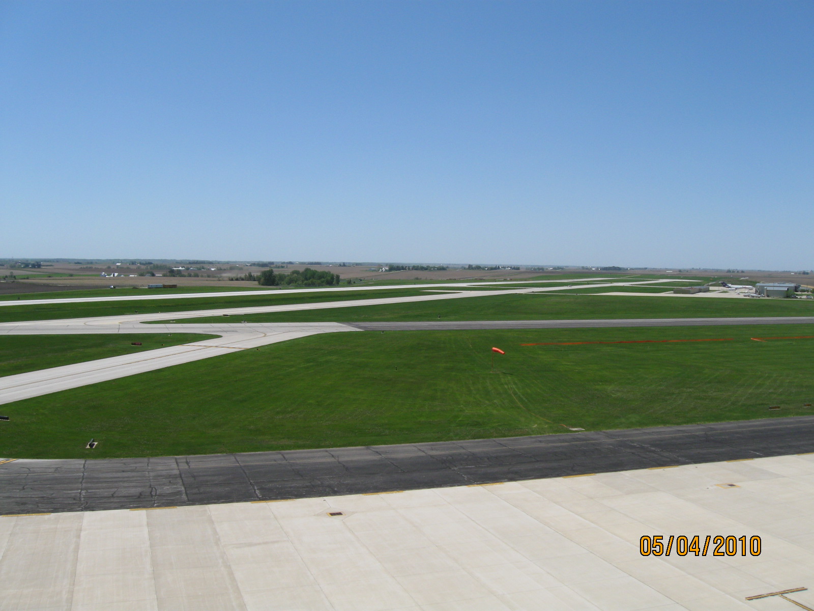 Runway 9/27 at the Eastern Iowa Airport